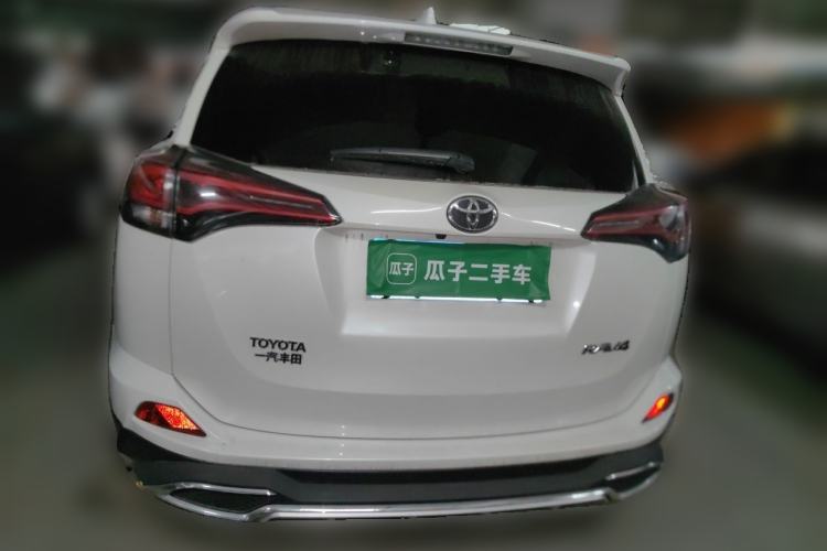 Used Toyota RAV4 2016 2.0L CVT Two-Wheel Drive Fashion Edition China V Standard Rear