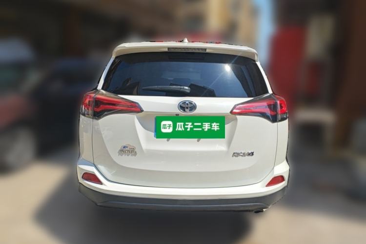 Used Toyota RAV4 2016 2.0L CVT Two-Wheel Drive Fashion Edition China V Standard Rear