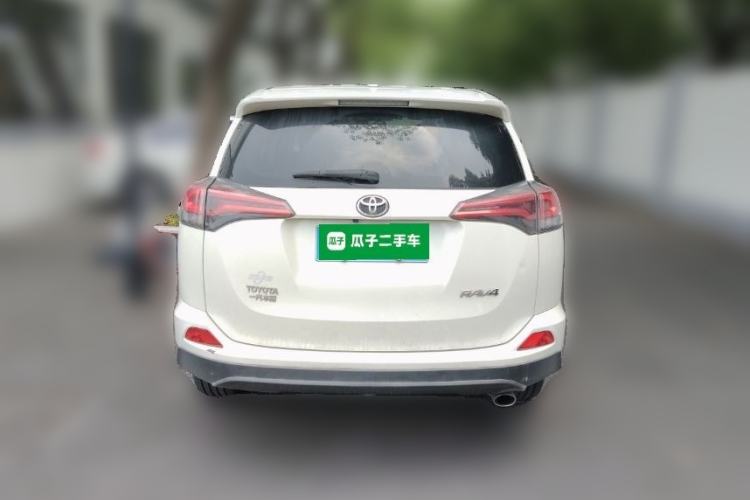 Used Toyota RAV4 2016 2.0L CVT Two-Wheel Drive Fashion Edition China V Standard Rear