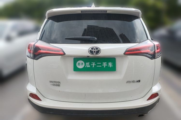 Used Toyota RAV4 2016 2.0L CVT Two-Wheel Drive Fashion Edition China V Standard Rear