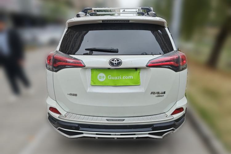 Used Toyota RAV4 2016 2.0L CVT Two-Wheel Drive Fashion Edition China V Standard Rear