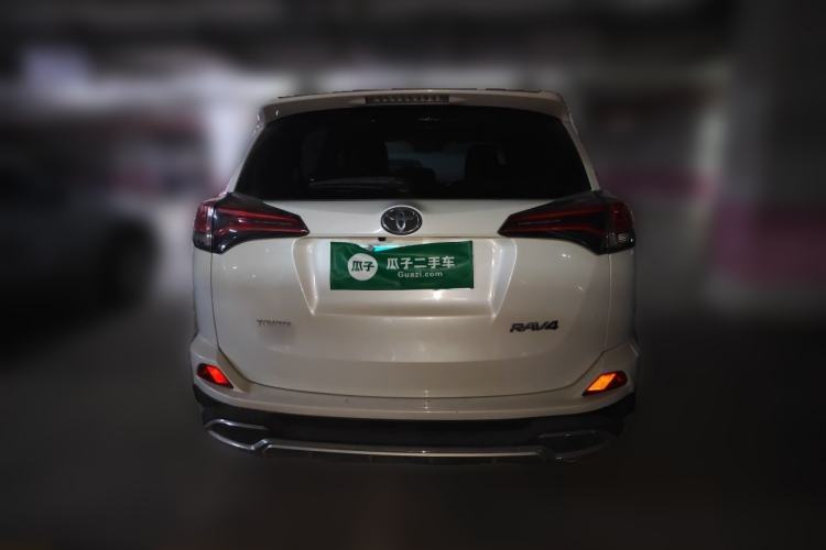 Used Toyota RAV4 2016 2.0L CVT Two-Wheel Drive Fashion Edition China V Standard Rear