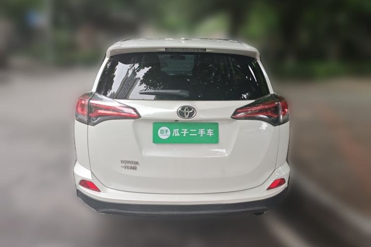 Used Toyota RAV4 2016 2.0L CVT Two-Wheel Drive Fashion Edition China V Standard Rear
