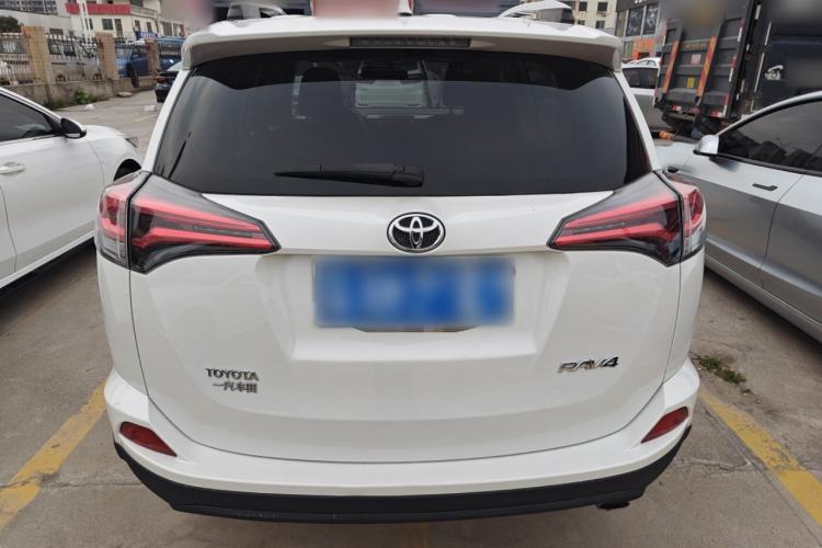 Used Toyota RAV4 2016 2.0L CVT Two-Wheel Drive Fashion Edition China V Standard Rear