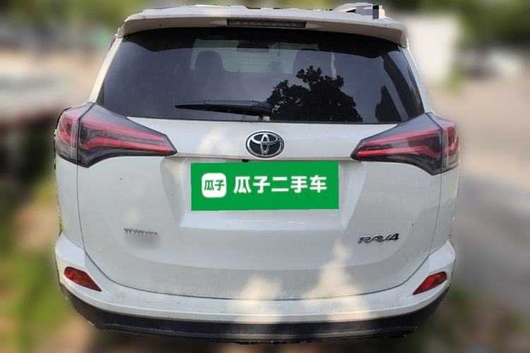 Used Toyota RAV4 2016 2.0L CVT Two-Wheel Drive Fashion Edition China V Standard Rear