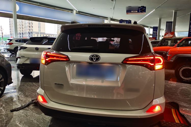 Used Toyota RAV4 2016 2.0L CVT Two-Wheel Drive Urban Edition China V Standard Rear
