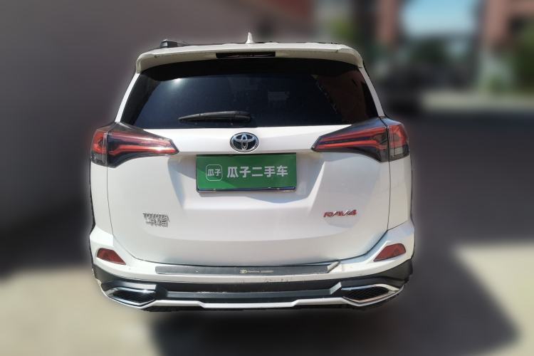 Used Toyota RAV4 2016 2.0L CVT Two-Wheel Drive Fashion Edition China V Standard Rear