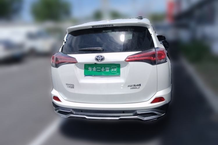 Used Toyota RAV4 2016 2.0L CVT Two-Wheel Drive Fashion Edition China V Standard Rear