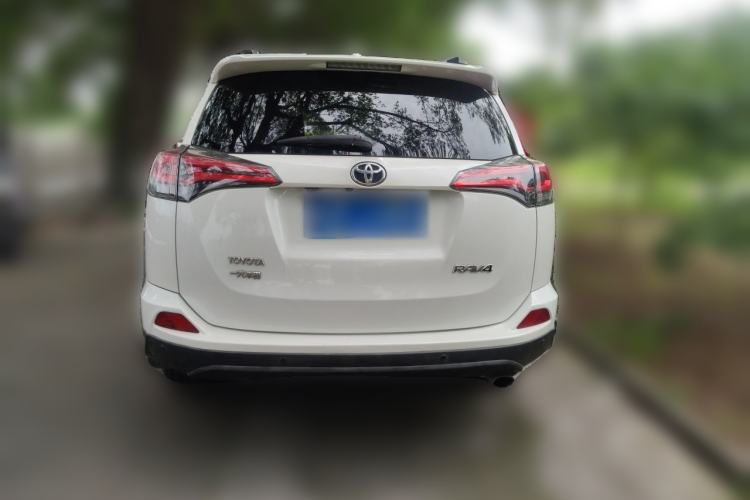 Used Toyota RAV4 2016 2.0L CVT Two-Wheel Drive Fashion Edition China V Standard Rear