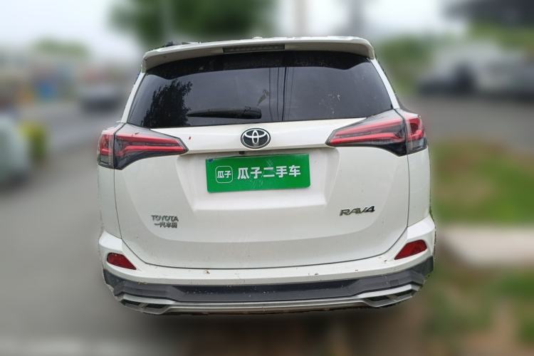 Used Toyota RAV4 2016 2.0L CVT Two-Wheel Drive Fashion Edition China V Standard Rear
