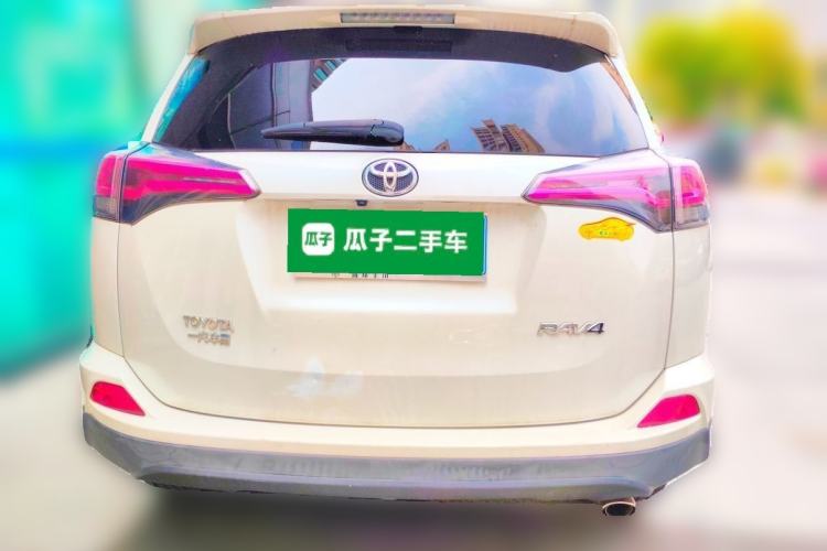 Used Toyota RAV4 2016 2.0L CVT Two-Wheel Drive Fashion Edition China V Standard Rear