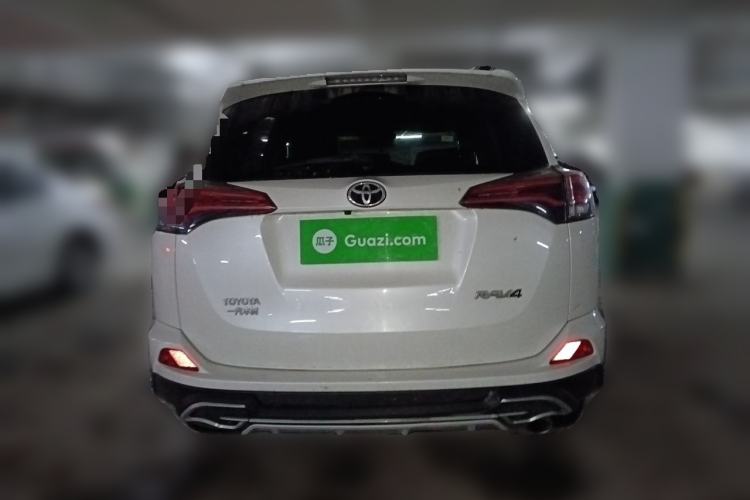 Used Toyota RAV4 2016 2.0L CVT Two-Wheel Drive Fashion Edition China V Standard Rear