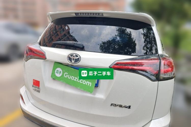 Used Toyota RAV4 2016 2.0L CVT Two-Wheel Drive Fashion Edition China V Standard Rear