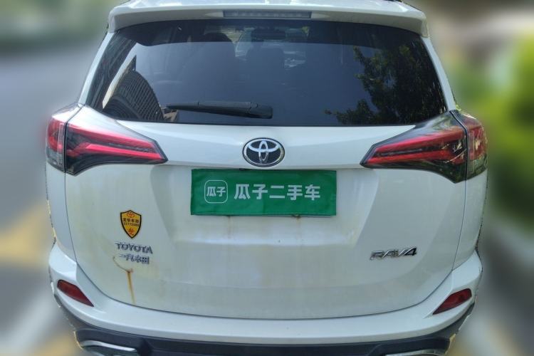 Used Toyota RAV4 2016 2.0L CVT Two-Wheel Drive Fashion Edition China V Standard Rear