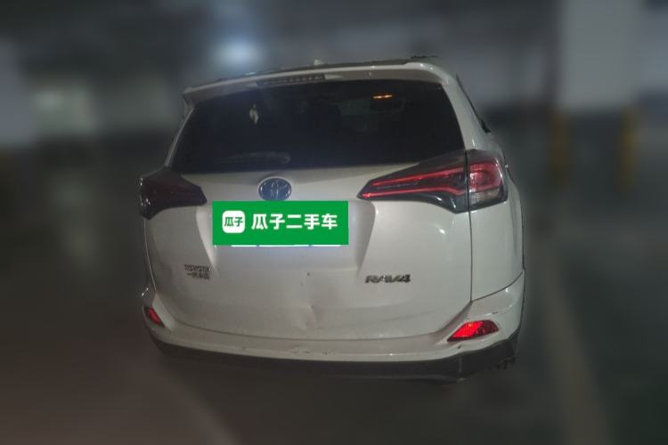 Used Toyota RAV4 2016 2.0L CVT Two-Wheel Drive Fashion Edition China V Standard Rear