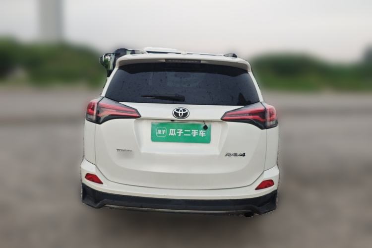 Used Toyota RAV4 2016 2.0L CVT Two-Wheel Drive Fashion Edition China V Standard Rear