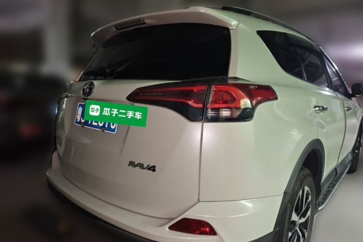 Used Toyota RAV4 2016 2.0L CVT Two-Wheel Drive Fashion Edition China V Standard Rear
