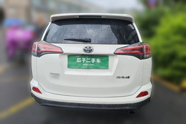 Used Toyota RAV4 2016 2.0L CVT Two-Wheel Drive Fashion Edition China V Standard Rear