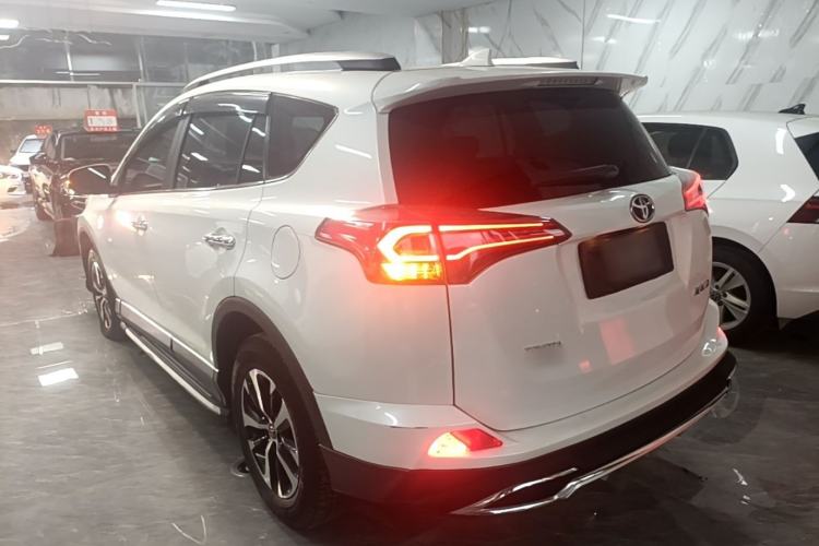 Used Toyota RAV4 2016 2.0L CVT Two-Wheel Drive Fashion Edition China V Standard Rear Left 45 Deg