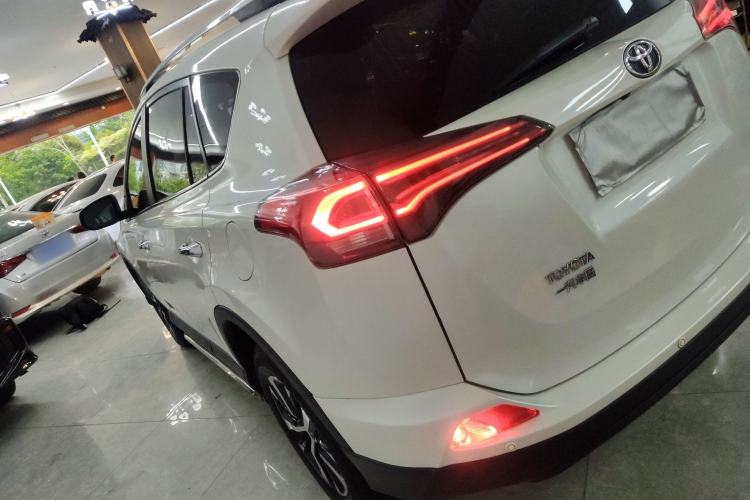 Used Toyota RAV4 2016 2.0L CVT Two-Wheel Drive Fashion Edition China V Standard Rear Left 45 Deg