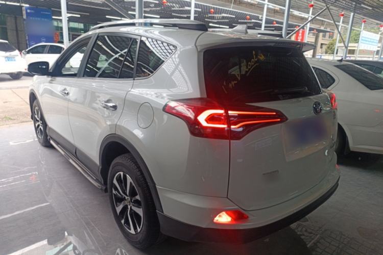 Used Toyota RAV4 2016 2.0L CVT Two-Wheel Drive Fashion Edition China V Standard Rear Left 45 Deg