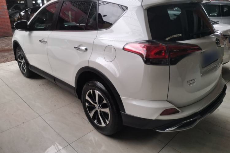 Used Toyota RAV4 2016 2.0L CVT Two-Wheel Drive Fashion Edition China V Standard Rear Left 45 Deg