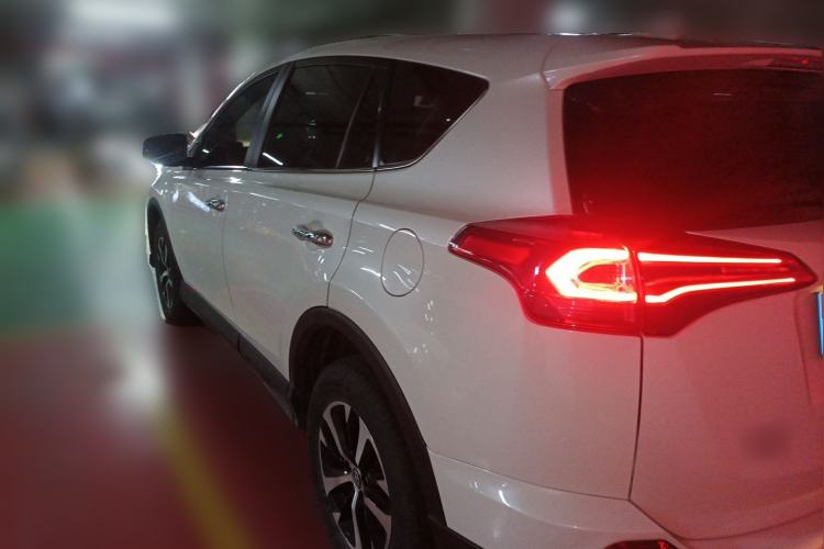 Used Toyota RAV4 2016 2.0L CVT Two-Wheel Drive Smart Edition China V Standard Rear Left 45 Deg