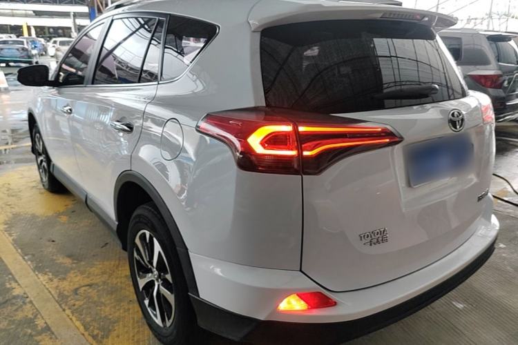 Used Toyota RAV4 2016 2.0L CVT Two-Wheel Drive Fashion Edition China V Standard Rear Left 45 Deg