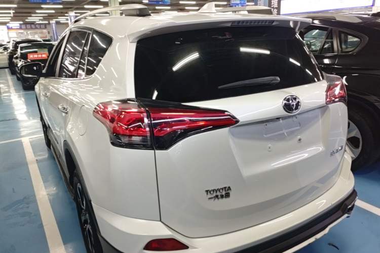 Used Toyota RAV4 2016 2.0L CVT Two-Wheel Drive Smart Edition China V Standard Rear Left 45 Deg