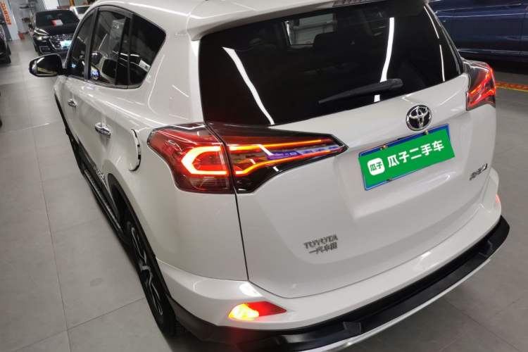 Used Toyota RAV4 2016 2.0L CVT Two-Wheel Drive Fashion Edition China V Standard Rear Left 45 Deg