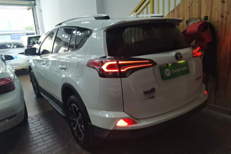Used Toyota RAV4 2016 2.0L CVT Two-Wheel Drive Urban Edition China V Standard Rear Left 45 Deg