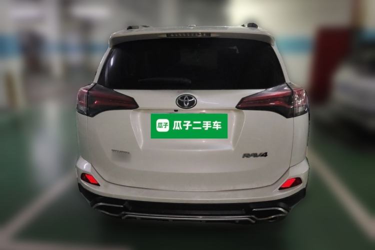 Used Toyota RAV4 2016 2.0L CVT Two-Wheel Drive Fashion Edition China V Standard Rear
