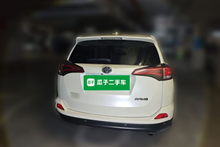 Used Toyota RAV4 2016 2.0L CVT Two-Wheel Drive Fashion Edition China V Standard Rear