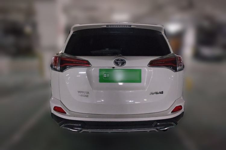 Used Toyota RAV4 2016 2.0L CVT Two-Wheel Drive Fashion Edition China V Standard Rear