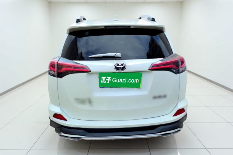 Used Toyota RAV4 2016 2.0L CVT Two-Wheel Drive Fashion Edition China V Standard Rear