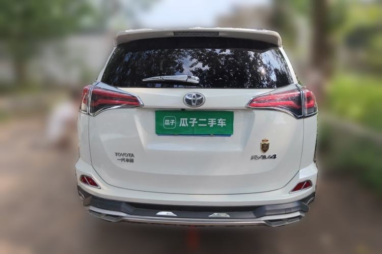 Used Toyota RAV4 2016 2.0L CVT Two-Wheel Drive Fashion Edition China V Standard Rear