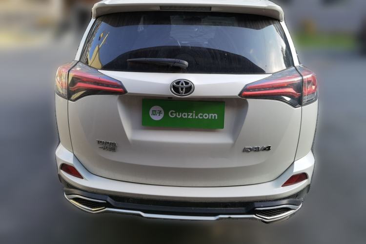 Used Toyota RAV4 2016 2.0L CVT Two-Wheel Drive Fashion Edition China V Standard Rear