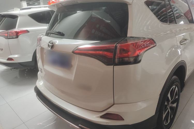 Used Toyota RAV4 2016 2.0L CVT Two-Wheel Drive Comfort Edition China V Standard Rear