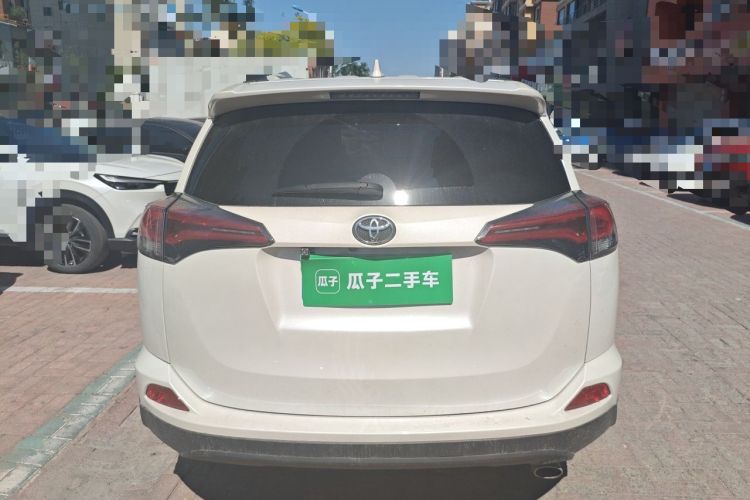 Used Toyota RAV4 2016 2.0L CVT Two-Wheel Drive Fashion Edition China V Standard Rear