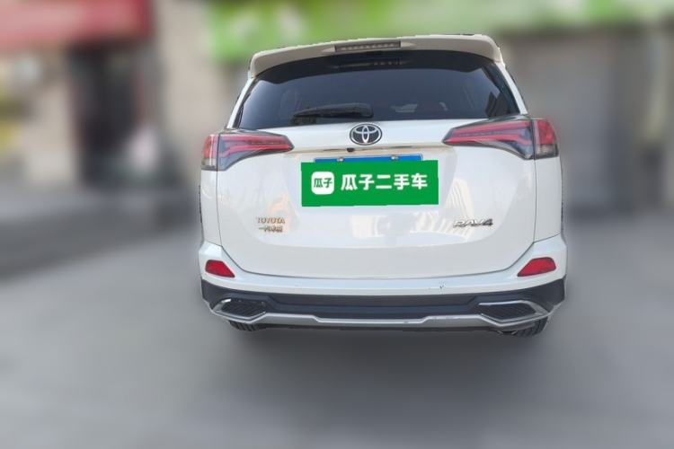 Used Toyota RAV4 2016 2.0L CVT Two-Wheel Drive Fashion Edition China V Standard Rear