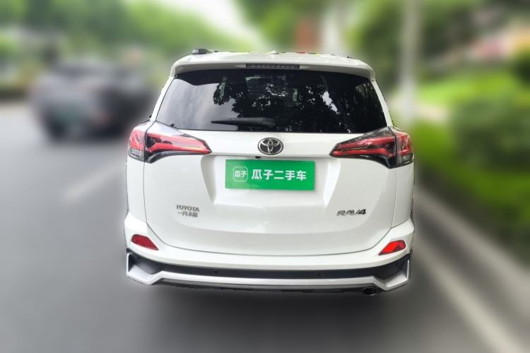 Used Toyota RAV4 2016 2.0L CVT Two-Wheel Drive Fashion Edition China V Standard Rear