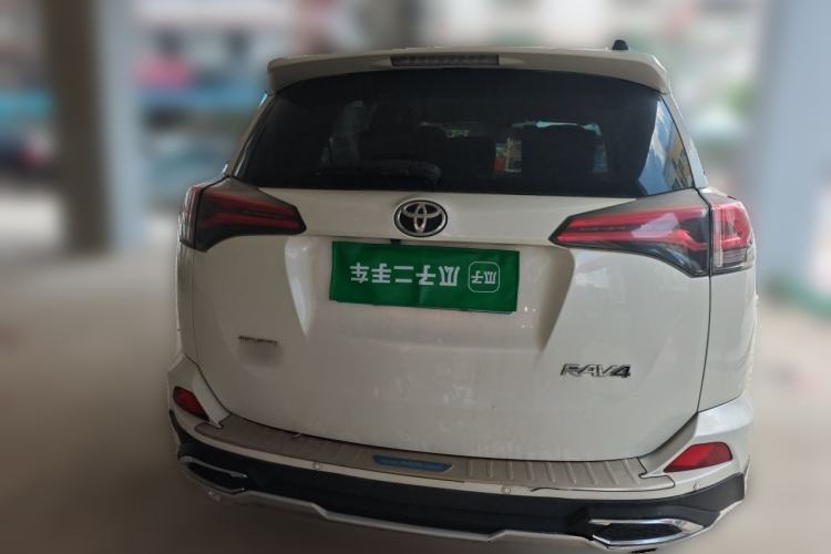 Used Toyota RAV4 2016 2.0L CVT Two-Wheel Drive Fashion Edition China V Standard Rear