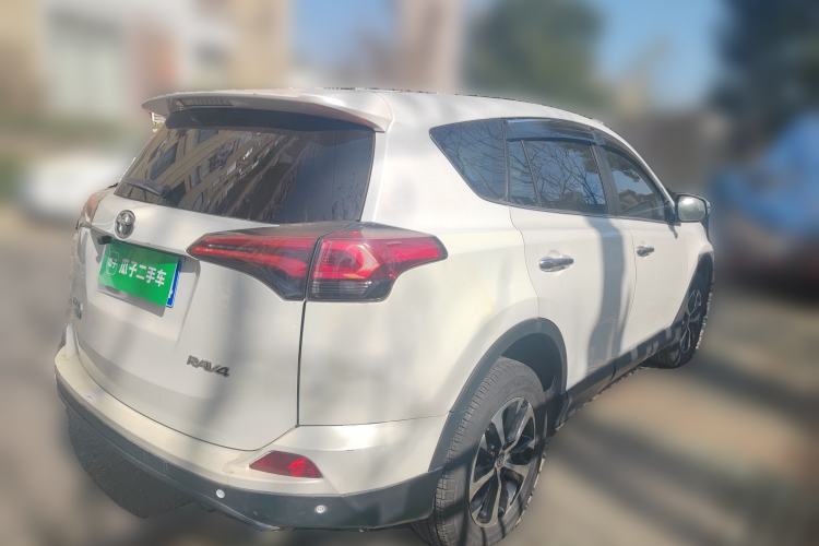Used Toyota RAV4 2016 2.0L CVT Two-Wheel Drive Comfort Edition China V Standard Rear Right 45 Deg