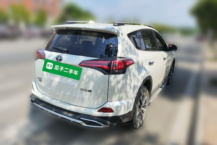 Used Toyota RAV4 2016 2.0L CVT Two-Wheel Drive Fashion Edition China V Standard Rear Right 45 Deg