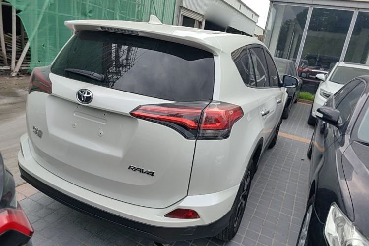 Used Toyota RAV4 2016 2.0L CVT Two-Wheel Drive Fashion Edition China V Standard Rear Right 45 Deg