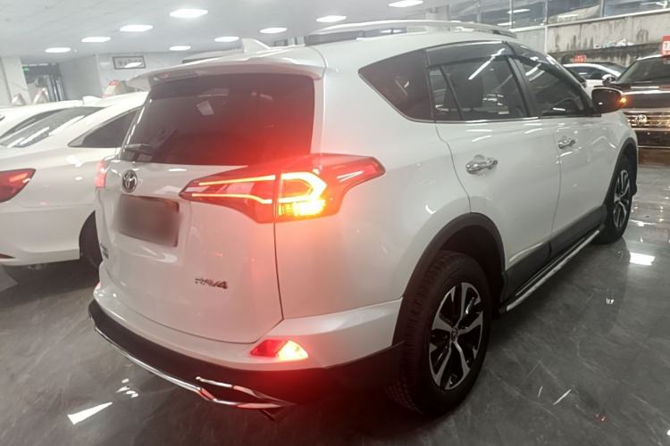 Used Toyota RAV4 2016 2.0L CVT Two-Wheel Drive Fashion Edition China V Standard Rear Right 45 Deg