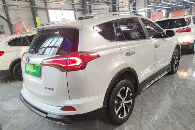 Used Toyota RAV4 2016 2.0L CVT Two-Wheel Drive Fashion Edition China V Standard Rear Right 45 Deg