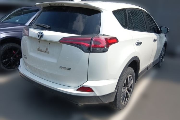 Used Toyota RAV4 2016 2.0L CVT Two-Wheel Drive Fashion Edition China V Standard Rear Right 45 Deg