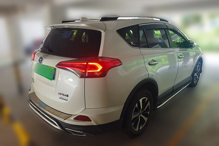 Used Toyota RAV4 2016 2.0L CVT Two-Wheel Drive Fashion Edition China V Standard Rear Right 45 Deg