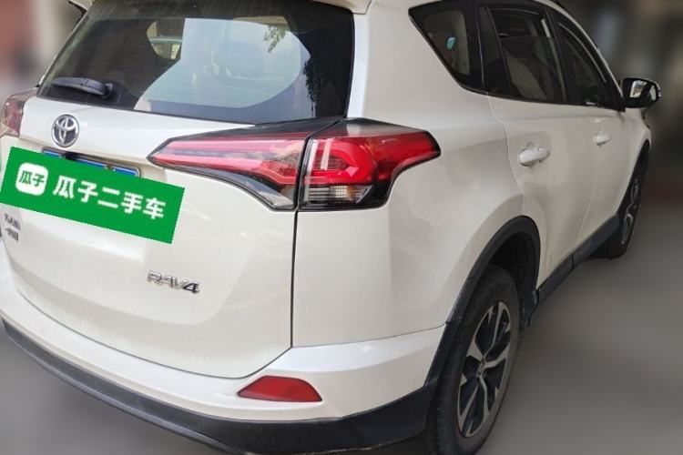 Used Toyota RAV4 2016 2.0L CVT Two-Wheel Drive Urban Edition China V Standard Rear Right 45 Deg